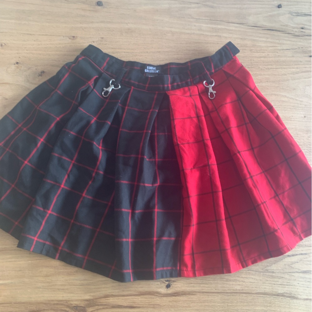 Social Collision plaid Pleated Mini Skirt Black Red Women’s‎ Medium Preloved